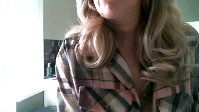 MissHoneyPenny online show from May 22, 9:51 am