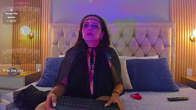 Hera goddesss online show from October 31, 8:13 pm