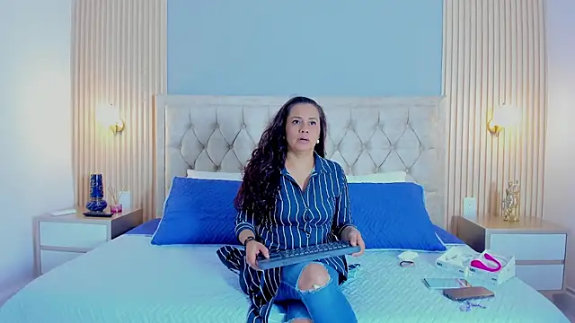 Hera goddesss online show from October 6, 7:40 pm