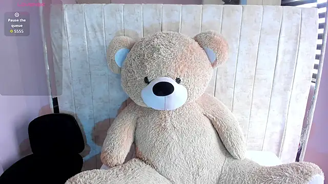 Alice 26  online show from November 10, 1:28 pm