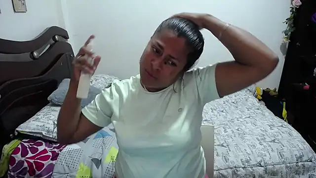 Tu-Reina online show from October 13, 4:20 pm