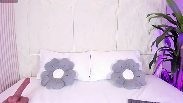 LauraCarther online show from May 16, 9:03 pm