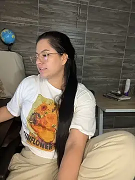 Saanvi21 online show from September 30, 11:42 pm