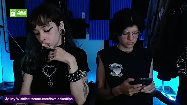 lovelockedlips online show from May 13, 1:44 am