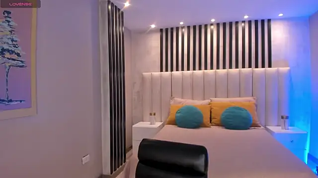 CandaseRussell online show from May 15, 3:32 am
