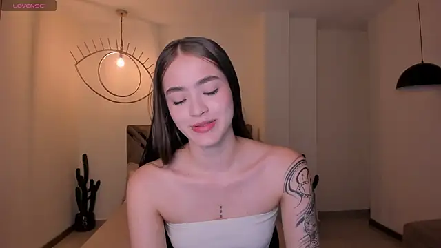 MaiaCollins online show from April 9, 5:29 pm