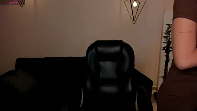 MaiaCollins online show from October 15, 7:05 pm