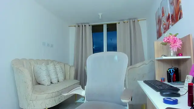 karol f00x online show from February 3, 11:15 am