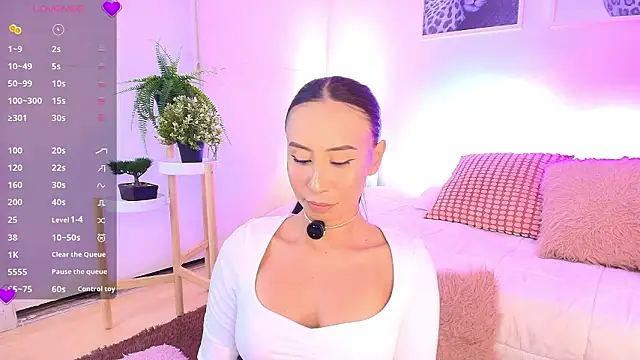 Valen ross  online show from March 17, 9:30 pm