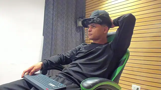 317894 online show from April 9, 5:32 am