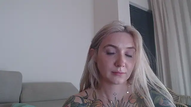 tattoobbgirl online show from December 18, 7:51 pm