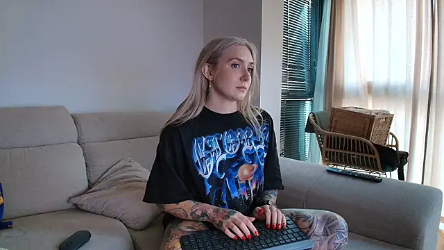 tattoobbgirl online show from May 13, 6:35 pm