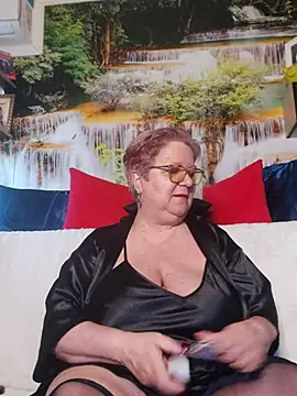 QueenPammy1 online show from February 3, 6:51 am