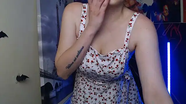 VanessaRey  online show from May 22, 3:32 pm