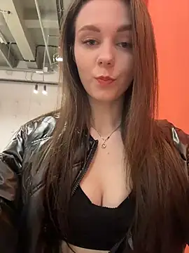 MilaBee online show from May 10, 11:34 am