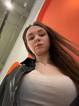 MilaBee online show from May 1, 11:24 am