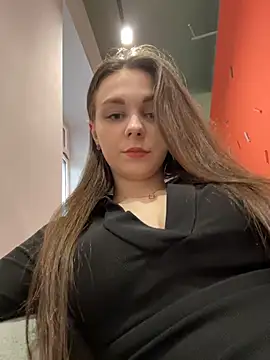MilaBee online show from May 6, 11:47 am