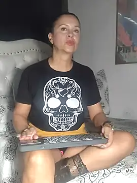 Amadamilf1980 online show from February 26, 9:36 pm