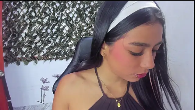 Sarahbrowm  online show from October 6, 7:18 pm