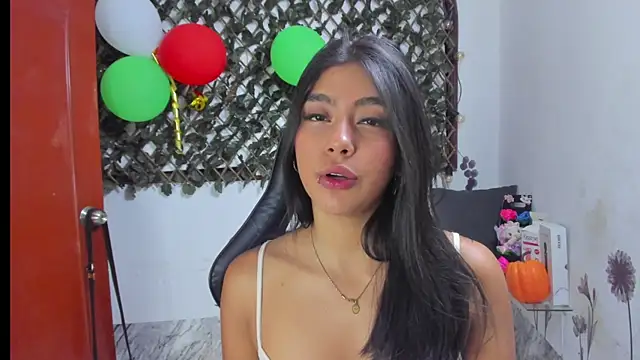 Sarahbrowm  online show from October 31, 11:31 pm