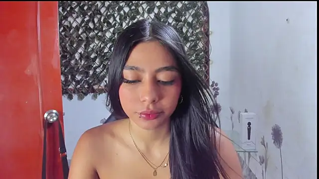 Sarahbrowm  online show from October 10, 7:52 pm