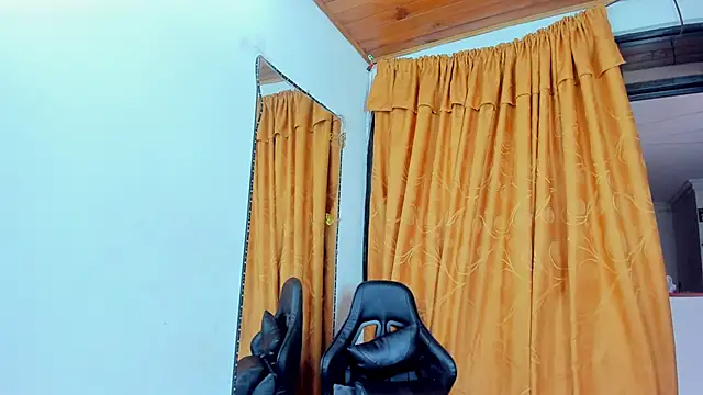 Sarahbrowm  online show from October 13, 8:11 pm