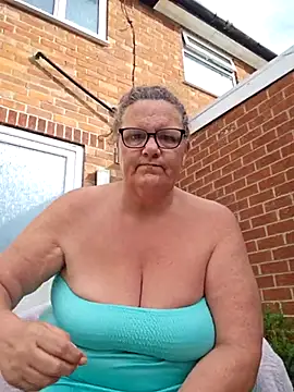 MissQueenBeex online show from June 2, 7:09 am