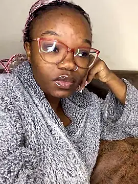 YummyMelanin117 online show from May 16, 4:04 am