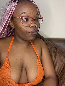 YummyMelanin117 online show from May 21, 11:57 pm