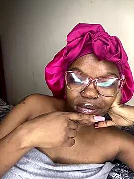 YummyMelanin117 online show from November 21, 8:33 pm