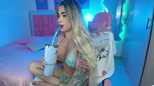 lunesweet online show from October 9, 9:19 pm