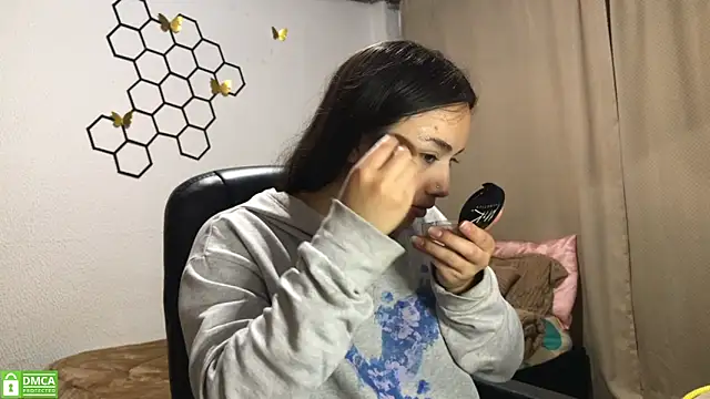 amelia hall online show from November 18, 12:50 pm