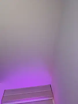 ArianaReynoldss online show from May 26, 10:25 am