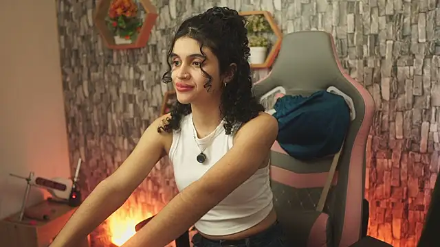 bonniie 98  online show from May 14, 9:53 pm
