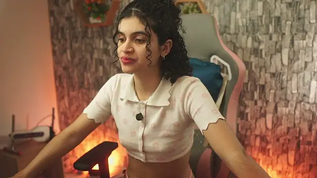 bonniie 98  online show from May 25, 8:41 pm