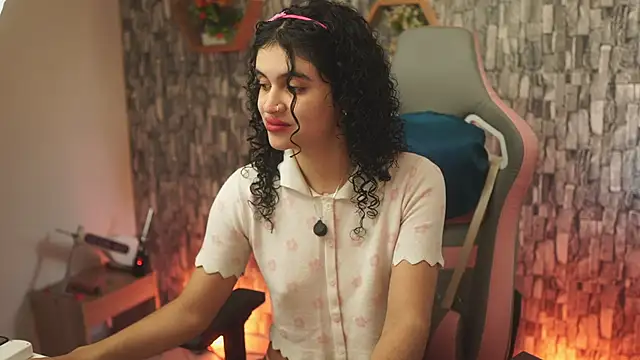 bonniie 98  online show from May 20, 7:33 pm