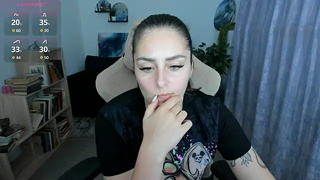 ValeriiMills online show from May 25, 1:43 pm