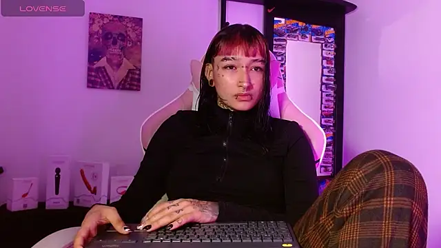 SharaRoss1 online show from May 16, 9:03 pm