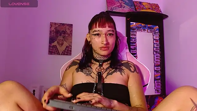 SharaRoss1 online show from May 16, 4:37 am