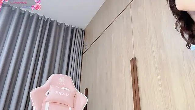 yiyi-chin online show from September 16, 5:32 pm