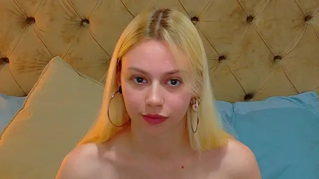 AlessiaCroft online show from April 19, 4:12 am