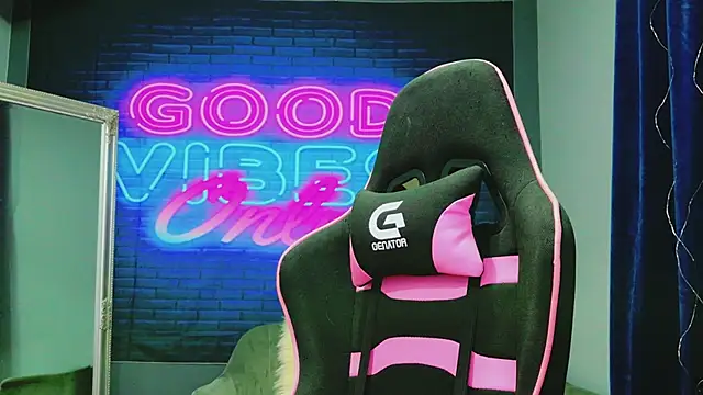 AlessiaCroft online show from February 19, 5:18 am