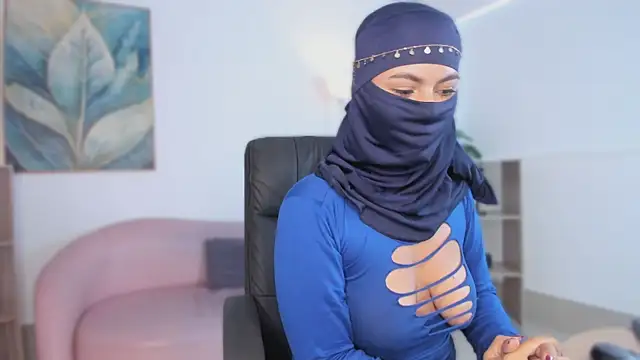 kylie soraya online show from November 23, 5:25 pm