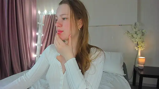 Candy Cansew online show from May 11, 1:08 am
