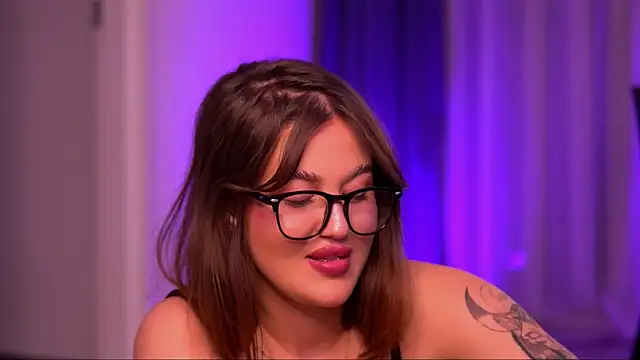 AryaDeluna online show from October 9, 12:15 am