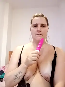 JessicaItalia online show from October 15, 9:45 am