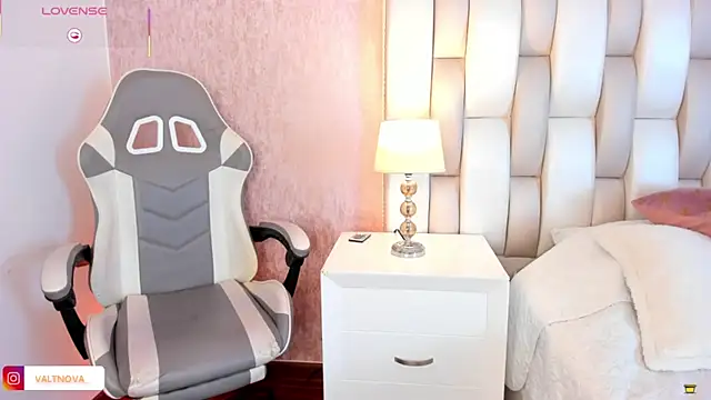 valt  online show from October 30, 10:00 pm