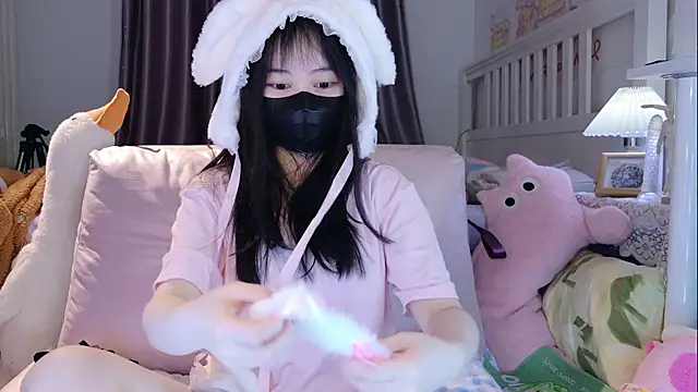 love-uiui online show from October 27, 4:46 pm