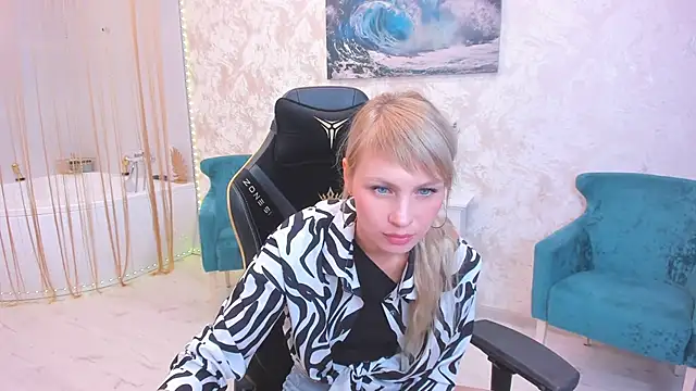 Snapshot of LindaSandy_1 chatting on September 17, 8:01 am LindaSandy 1 online show from September 17, 8:01 am