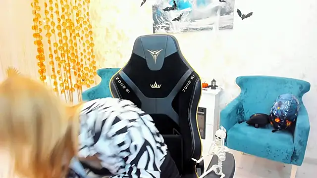 LindaSandy 1 online show from October 26, 10:00 am